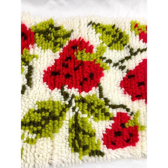 VTG Latch Hook Rug Wall Hanging Artwork Strawberries Fruit 12"x 27" Handmade - Picture 3 of 12